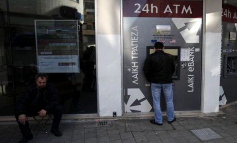 E DEZASTRU pentru miliardari. Deponenţii cu peste 100.000 euro în băncile din Cipru ar putea pierde 40% din ce depăşeşte suma