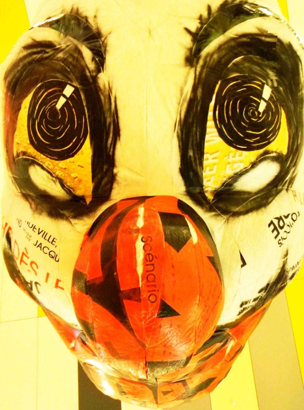 Lumi plutitoare. Uriaşii adormiţi, caii maiestuoşi, pădurea suspendată şi clovnii siniştri au invadat un mall din Bucureşti 200232