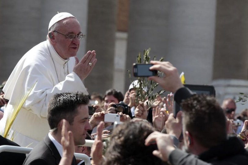 Papa Francisc refuză marele apartament pontifical. Rămâne la reşedinţa Sfânta Marta, până la &quot;noi ordine&quot;