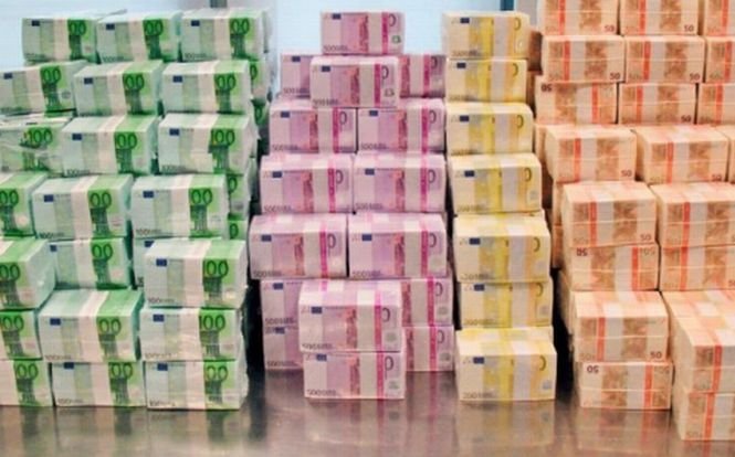 Cum să ne protejăm economiile? BNR: Sfaturi pentru românii care au bani în bănci. În Cipru, depozitele de peste 100.000 euro ar putea fi taxate cu 40%