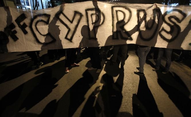 Deponenţii unei bănci din Cipru ar putea pierde 80% din banii pe care îi au în conturi mai mari de 100.000 euro