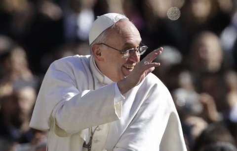 Papa Francisc face tot mai multe gesturi de modestie. A refuzat marele apartament papal