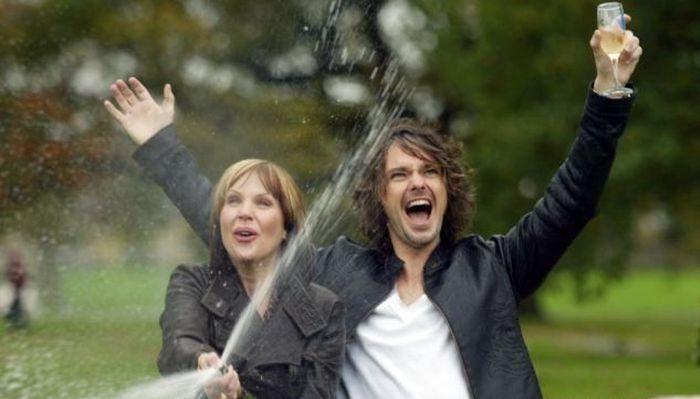 BLESTEMUL banilor nemunciţi. Ce s-a întâmplat cu un câştigător la Loto 200606