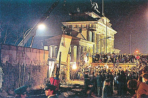 Zidul Berlinului a CĂZUT ieri. Suferinţele Războiului Rece, şterse cu buretele