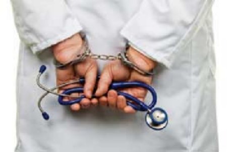 26 de medici, reţinuţi în dosarul decontărilor ilegale de analize de peste 500.000 de euro