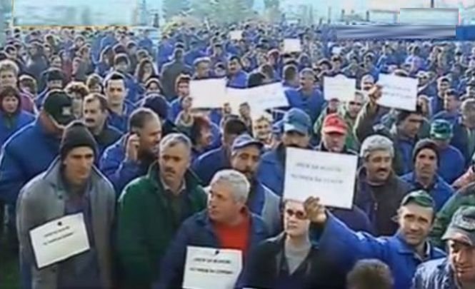 A treia zi de proteste la Oltchim. Angajaţii sunt nemulţumiţi că nu şi-au primit salariile de trei luni