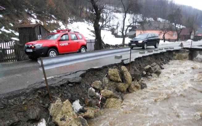 Codul portocaliu de inundaţii pentru râurile din Bihor a fost prelungit