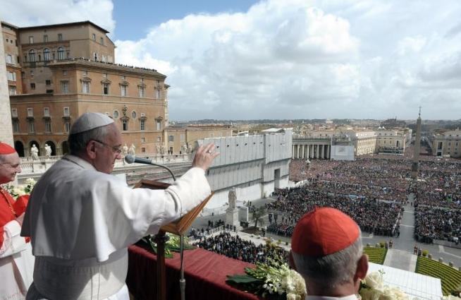 Papa Francisc îndeamnă credincioşii să transforme ura în iubire şi războaiele în pace