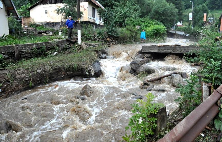 CODUL PORTOCALIU de inundaţii, prelungit până luni la 12.00. Vezi zonele afectate 201220