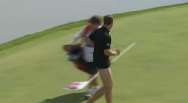 Un jucător de golf din Danemarca a jucat fără pantaloni