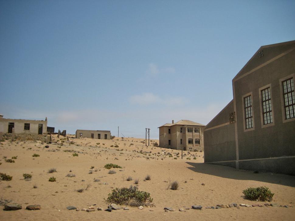 Imagini uluitoare: Kolmanskop, oraşul-fantomă înghiţit de nisipul deşertului Namib  201490