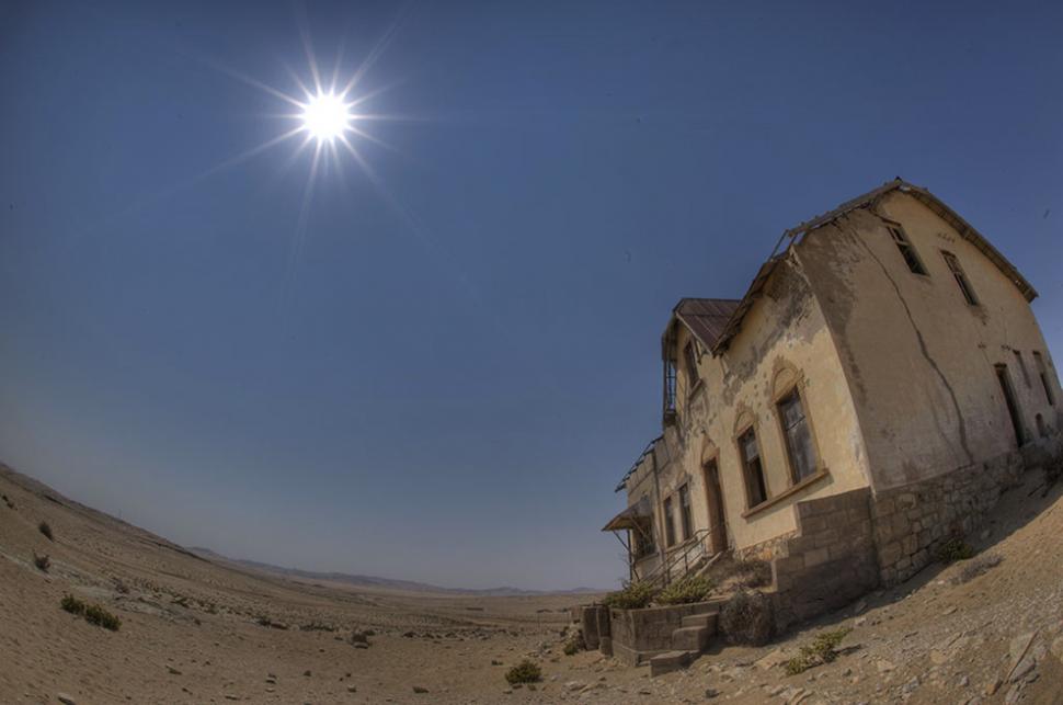 Imagini uluitoare: Kolmanskop, oraşul-fantomă înghiţit de nisipul deşertului Namib  201492