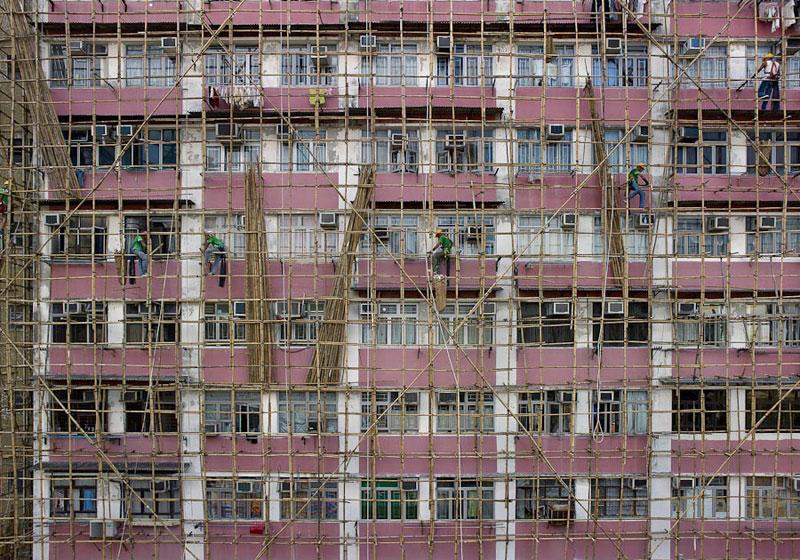 Oraşul în care oamenii sunt sufocaţi de clădiri. Imagini care îţi taie respiraţia 201462