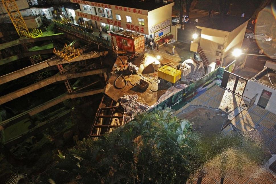 S-a întâmplat în câteva secunde, iar un om a fost pur şi simplu ÎNGHIŢIT. Fenomenul periculos care s-a întâmplat în China 201438