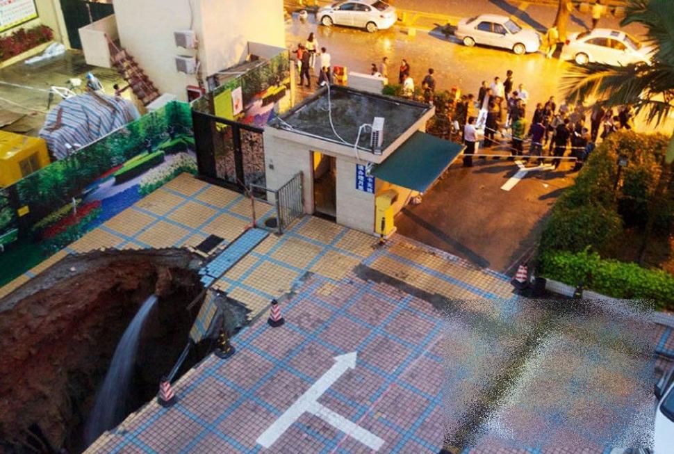 S-a întâmplat în câteva secunde, iar un om a fost pur şi simplu ÎNGHIŢIT. Fenomenul periculos care s-a întâmplat în China 201441