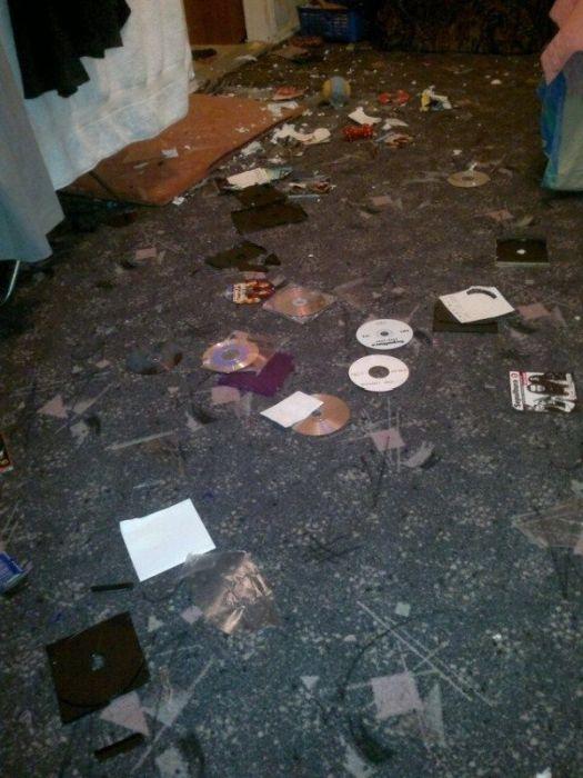 Sunt atât de simpatici în poza asta, dar stai să vezi ce au făcut în casă. Stăpânul şi-a pus mâinile în cap 201427