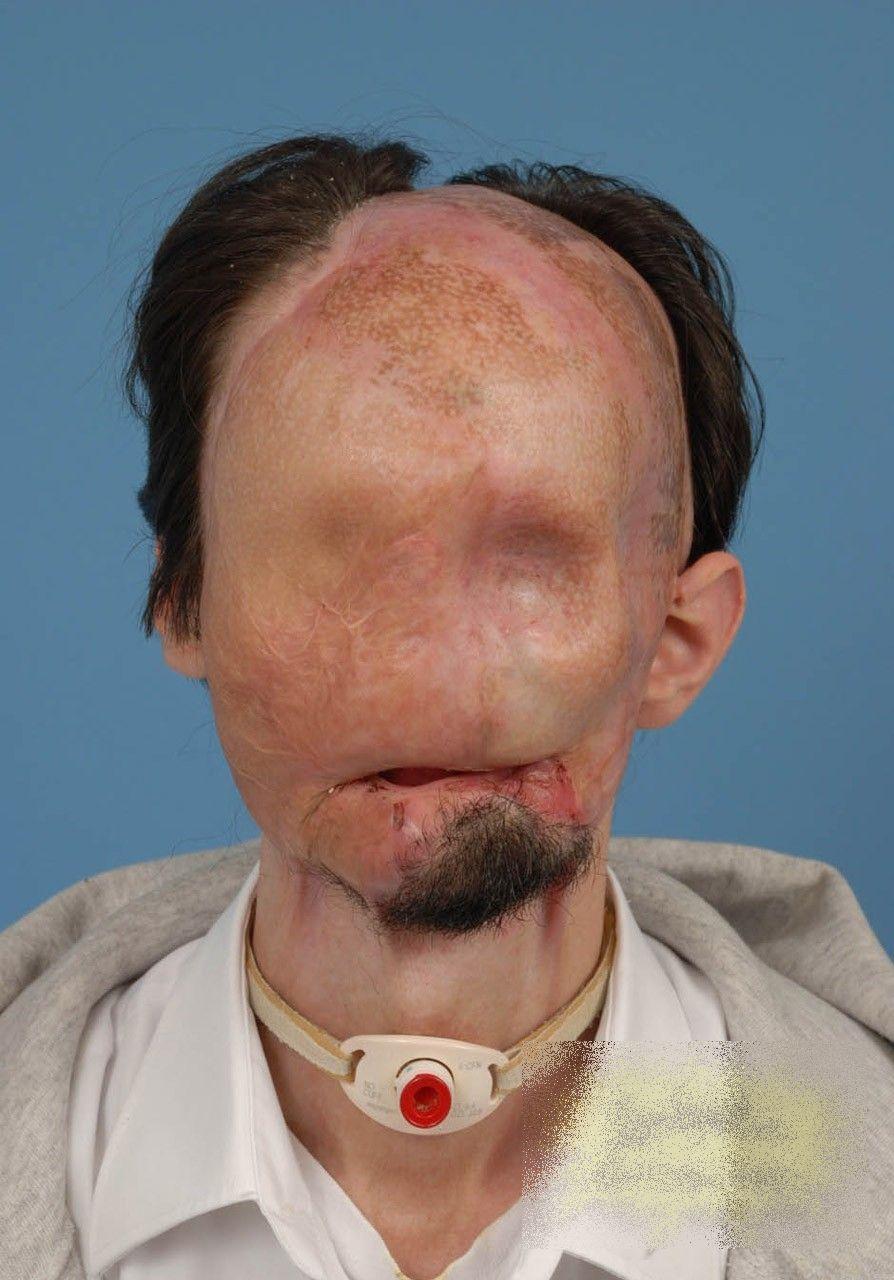 Cum a reacţionat preotul când aceşti miri au intrat în Biserică. Toţi invitaţii au rămas cu gura căscată când şi-au făcut apariţia 201654