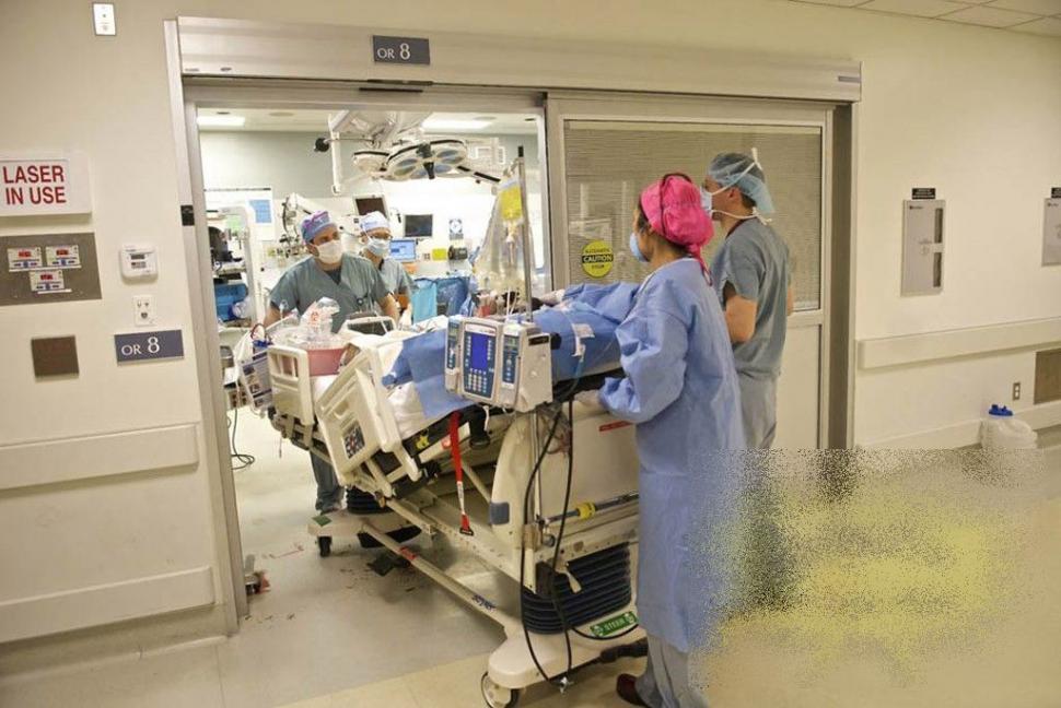 Cum a reacţionat preotul când aceşti miri au intrat în Biserică. Toţi invitaţii au rămas cu gura căscată când şi-au făcut apariţia 201656