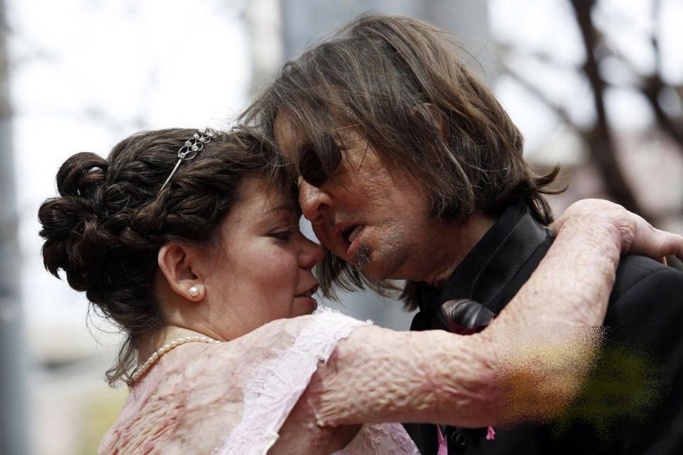 Cum a reacţionat preotul când aceşti miri au intrat în Biserică. Toţi invitaţii au rămas cu gura căscată când şi-au făcut apariţia 201660