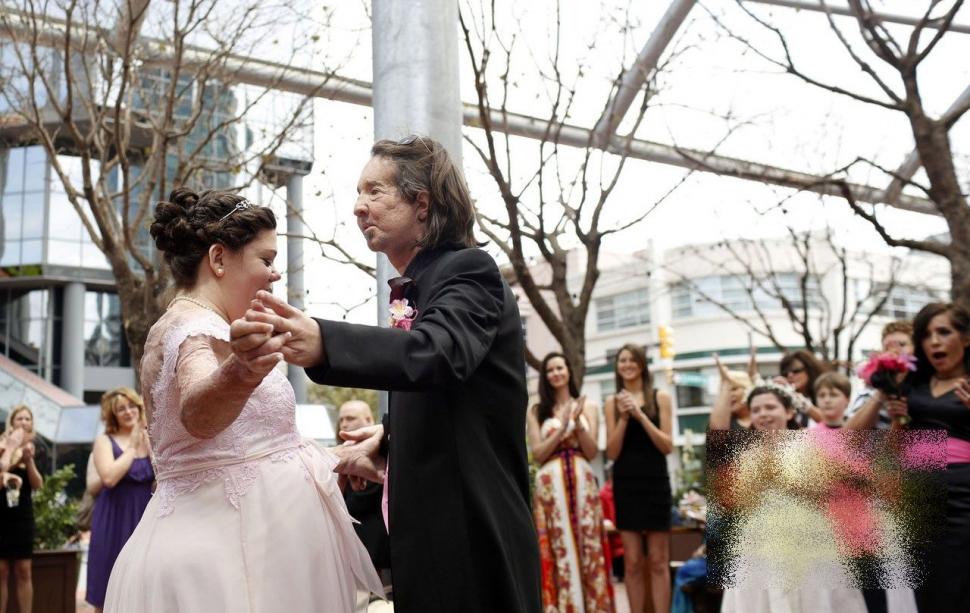 Cum a reacţionat preotul când aceşti miri au intrat în Biserică. Toţi invitaţii au rămas cu gura căscată când şi-au făcut apariţia 201661