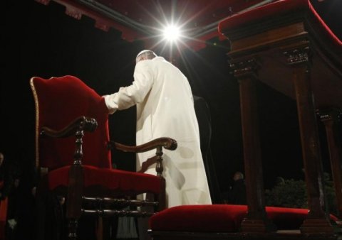Papa Francisc s-a rugat la mormântul Sfântului Petru