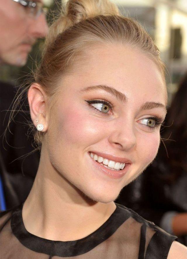 E o actriţă foarte cunoscută, dar s-a făcut de râs pe covorul roşu. "N-am mai văzut atâta păr de când sunt" 201887