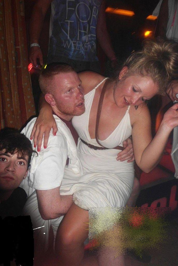 Erau cu gaşca în club, dar nu s-au gândit că vor vedea asta: "Au făcut-o chiar sub ochii noştri" 201831