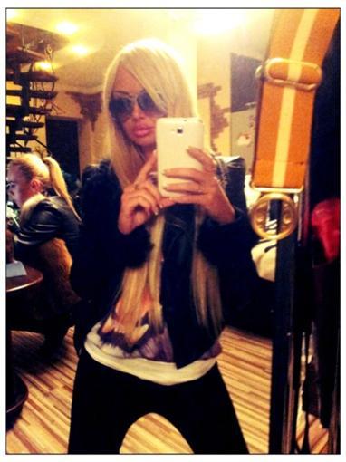 "Femeia asta ne reprezintă ŢARA. Ne face de ruşine!" Ce job are tânăra care bate cluburile în lung şi în lat 201862