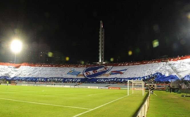 Cel mai mare steag din lume, desfăşurat la un meci din Copa Libertadores, în Uruguay