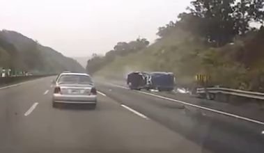 Ca-n filme. Vezi un accident spectaculos pe o autostradă din Taiwan! 