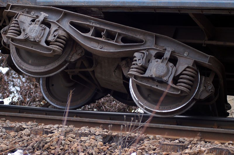 Accident de tren, cu doi morţi, în această dimineaţă în Arad. Trenul a deraiat