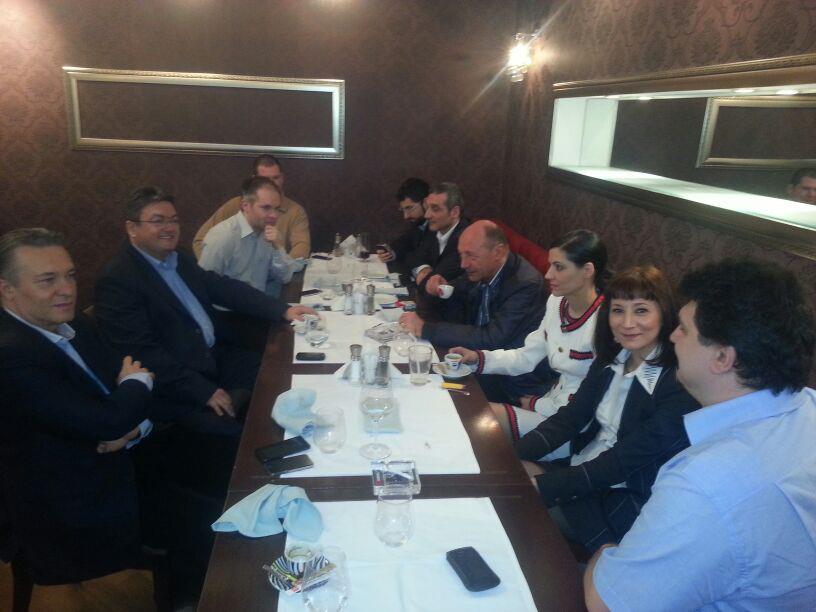 FOTO. Preşedintele Băsescu, la o cafea cu liderii fundaţiei Mişcării Populare 202449