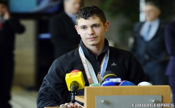 CE de haltere: Florin Ionuţ Croitoru a câştigat medalia de argint la stilul smuls, la categoria 62 kg