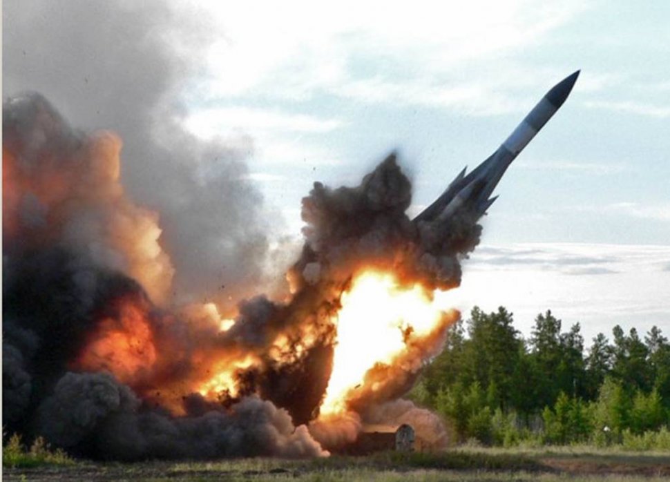 Coreea de Nord ar putea lansa MÂINE o rachetă balistică