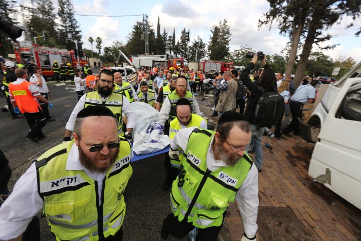 Şase morţi şi 18 răniţi într-un accident rutier produs în Israel. Nu este exclusă ipoteza unui atentat terorist