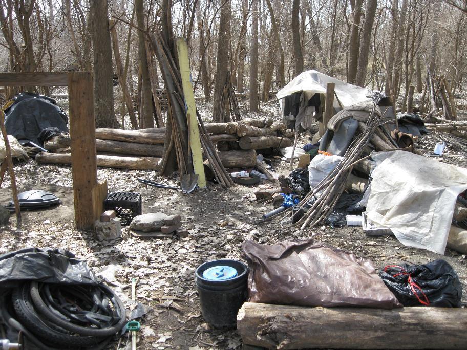 AMERICANII din catacombe! Mai multe persoane fără adăpost trăiau în galerii subterane 203064