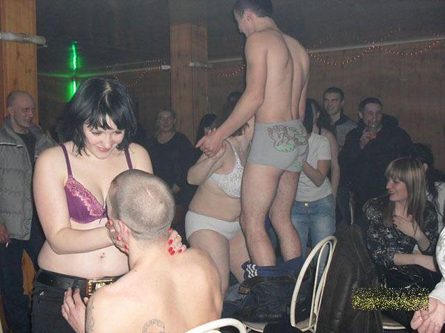 Au ajuns să o facă în faţa a sute de persoane, în discotecă. "Locul acesta îţi ia minţile. Nu credeam că sunt în stare de aşa ceva" 203166