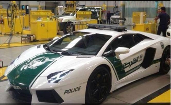 Lamborghini Aventador, noua perlă a poliţiei din Dubai