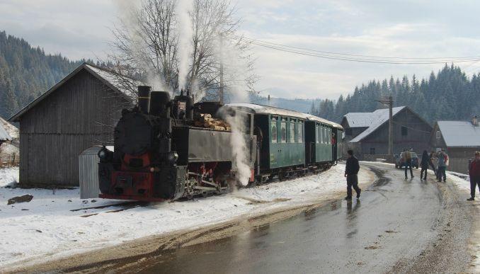 Mocăniţa nu mai are pe ce să meargă. Zece bucăţi de şină au fost furate 203262