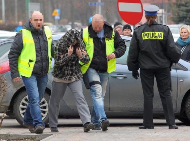 O femeie din Polonia este acuzată că şi-a UCIS cei trei copii şi le-a ascuns cadavrele în CONGELATOR