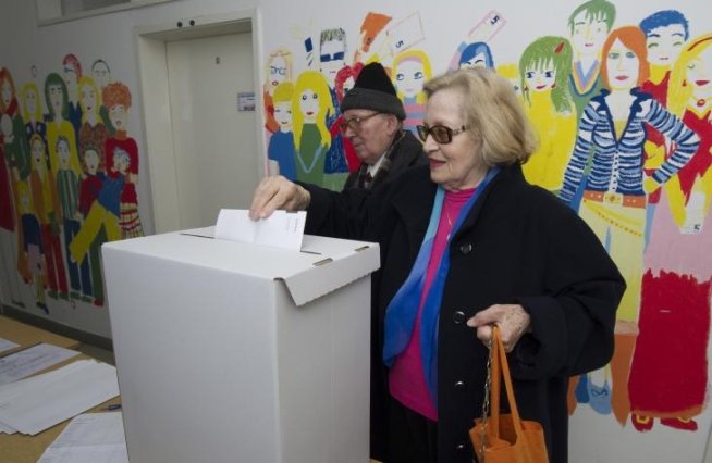 Croaţii votează duminică pentru primele alegeri europene