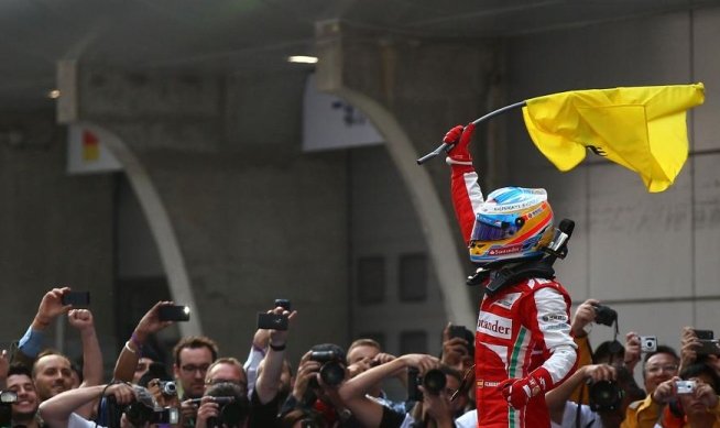 Fernando Alonso câştigă Marele Premiu al Chinei şi aduce echipei Ferrari prima victore din acest sezon