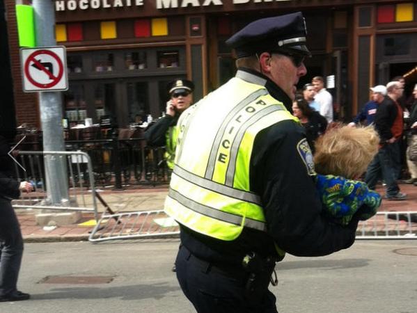 Atacul cu BOMBĂ din BOSTON. Povestea impresionantă a "super-oamenilor" care au ajutat sutele de răniţi 203809