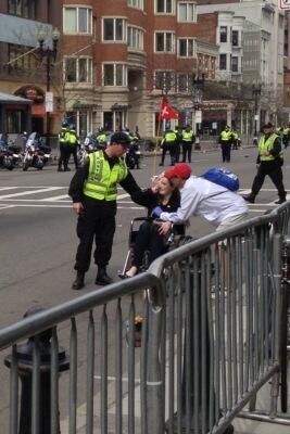 Atacul cu BOMBĂ din BOSTON. Povestea impresionantă a "super-oamenilor" care au ajutat sutele de răniţi 203810