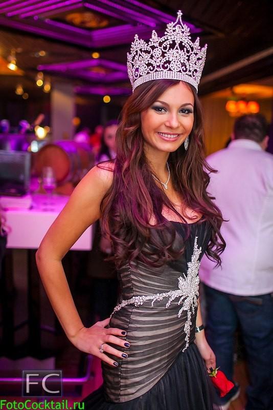 Inna e frumoasă, dar cam atât. Ce a răspuns la cea mai simplă întrebare? "S-a FĂCUT de RÂS!!" 203719