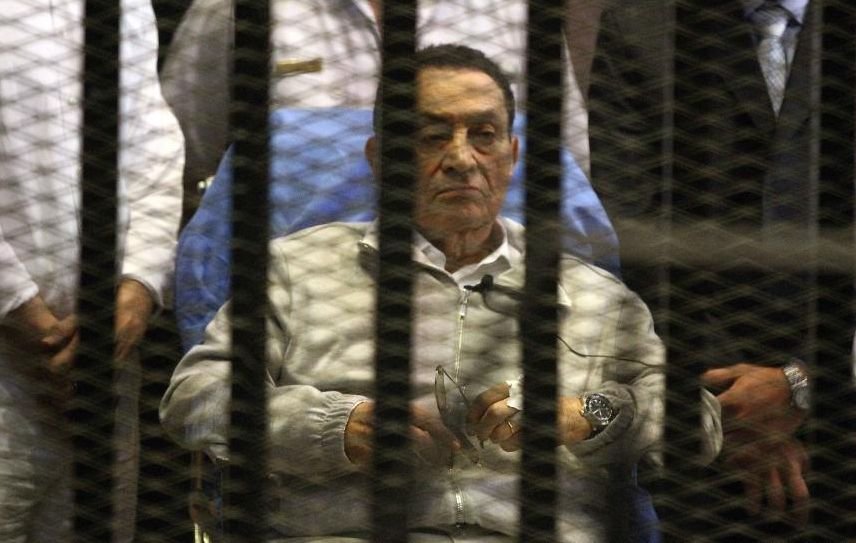 &quot;Ultimul Faraon&quot;, ELIBERAT în dosarul uciderii protestatarilor egipteni. Află ce îl mai ţine acum după gratii pe Hosni Mubarak 