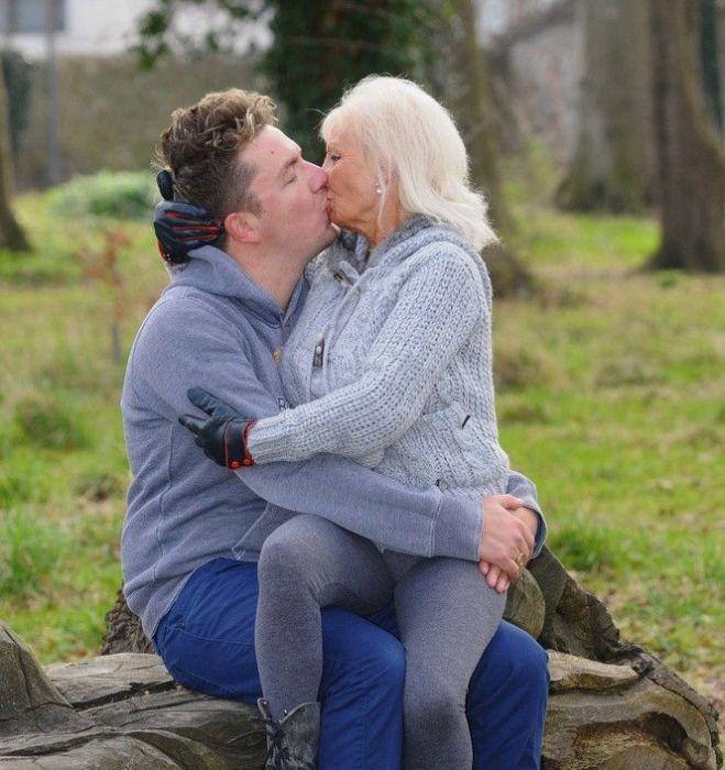 Vreme de 15 ani, această bunică şi-a îngrijit soţul bolnav. Ce a făcut după moartea lui i-a lăsat mască pe copii şi nepoţi 203758