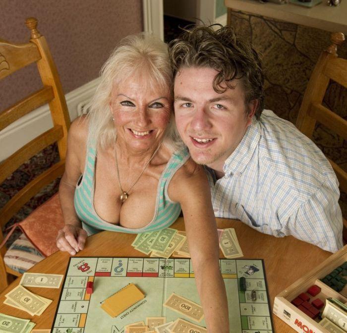 Vreme de 15 ani, această bunică şi-a îngrijit soţul bolnav. Ce a făcut după moartea lui i-a lăsat mască pe copii şi nepoţi 203759