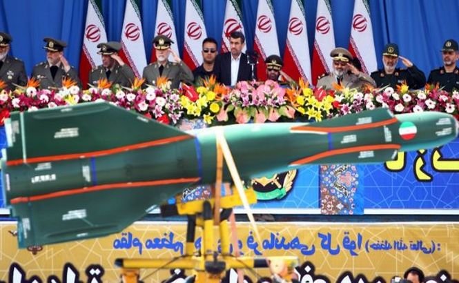 Armata iraniană şi-a scos la paradă zestrea militară