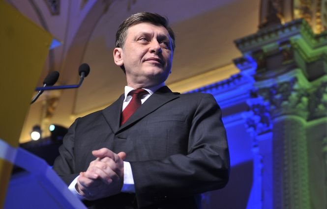 Crin Antonescu, la congresul PSD: Nu-l reevaluăm pe Traian Băsescu, nu reevaluăm regimul Băsescu